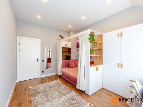 будинок за адресою Незламності вул. (Комарова), 45-Б