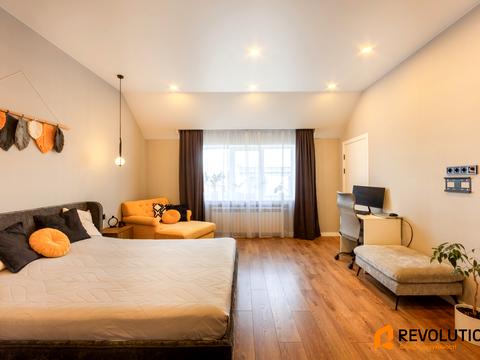 будинок за адресою Незламності вул. (Комарова), 45-Б