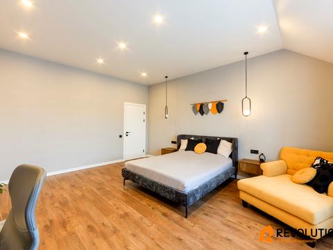 будинок за адресою Незламності вул. (Комарова), 45-Б