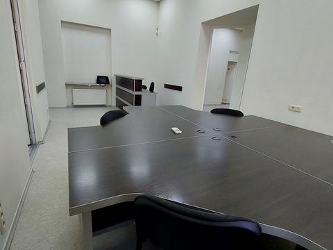 комерційна за адресою Військовий узвіз, 14