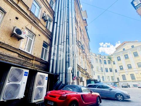 комерційна за адресою Мала Житомирська вул., 3/4