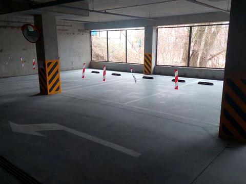 паркомісце за адресою Дубищанська вул., 10