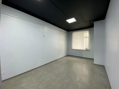 комерційна за адресою Бакинська вул., 1