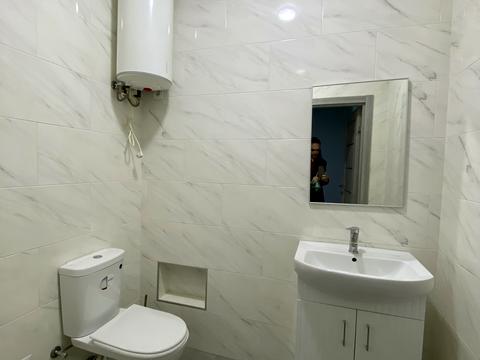 комерційна за адресою Бакинська вул., 1