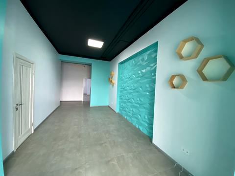 комерційна за адресою Бакинська вул., 1