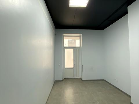 комерційна за адресою Бакинська вул., 1