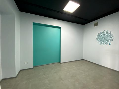 комерційна за адресою Бакинська вул., 1