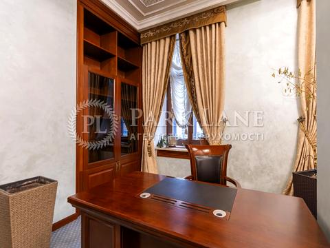 комерційна за адресою Володимирська вул., 49-Б