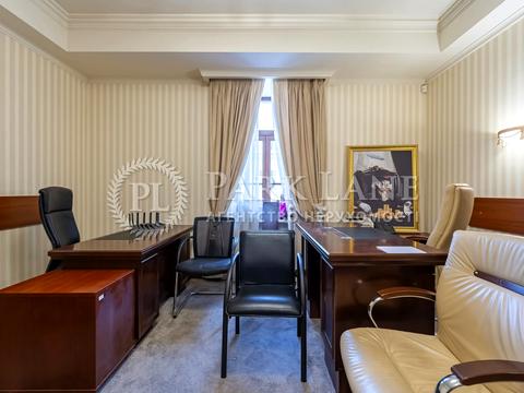 комерційна за адресою Володимирська вул., 49-Б