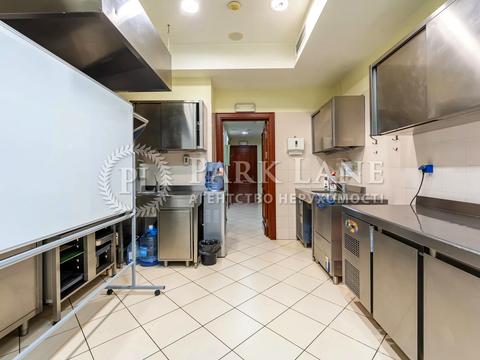 комерційна за адресою Володимирська вул., 49-Б