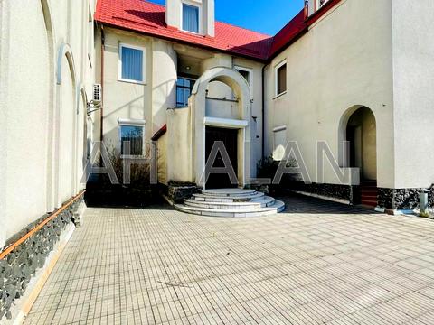 коммерческая по адресу Черняховського ул., 36