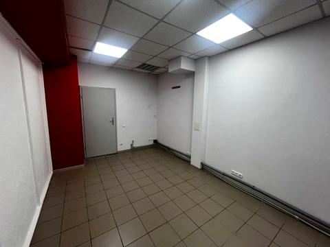 комерційна за адресою Незалежної України вул. (40 років Радянської України), 68-А
