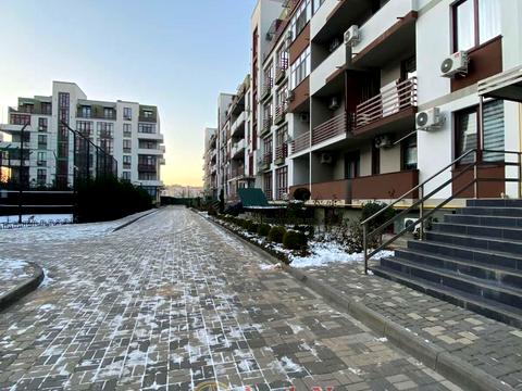 комерційна за адресою Владислава Бувалкіна вул., 66