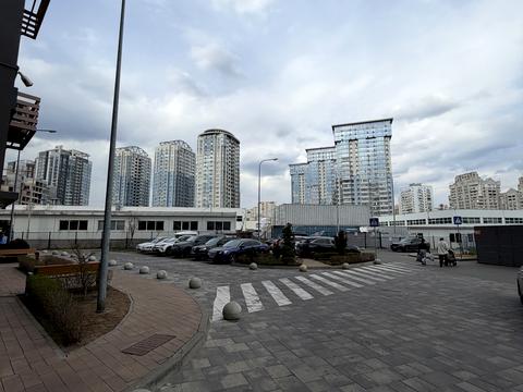 комерційна за адресою Дніпровська набережна вул., 16-Г