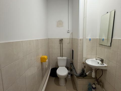 комерційна за адресою Дніпровська набережна вул., 16-Г