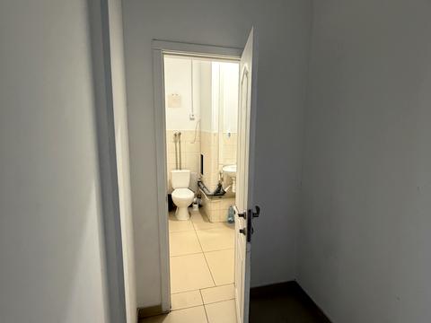 комерційна за адресою Дніпровська набережна вул., 16-Г