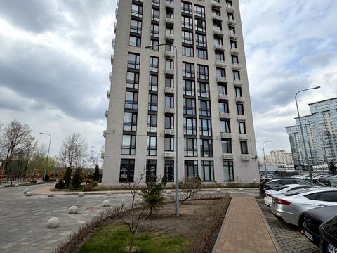 комерційна за адресою Дніпровська набережна вул., 16-Г