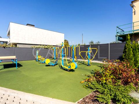 будинок за адресою Осіння, 2