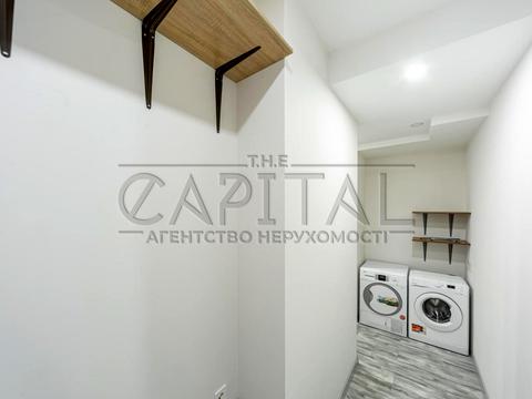 будинок за адресою Набережна вул., 1