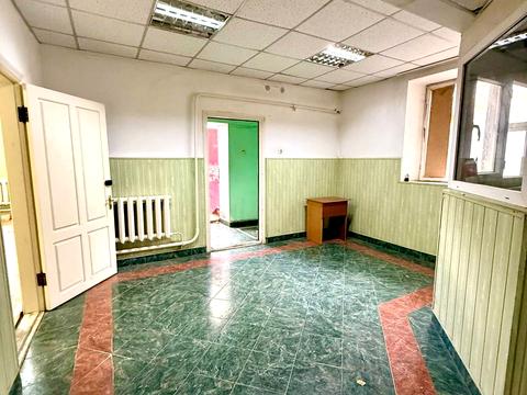 комерційна за адресою Леваневців вул., 10