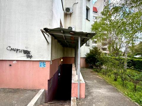 комерційна за адресою Леваневців вул., 10