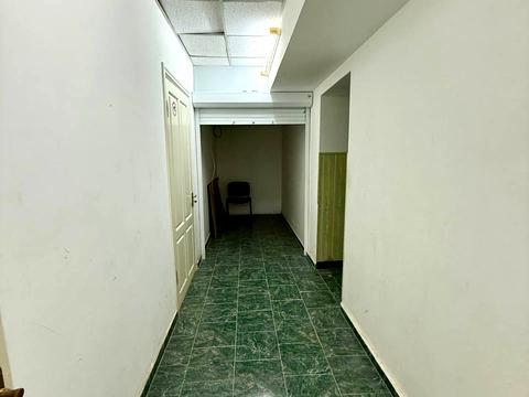 комерційна за адресою Леваневців вул., 10