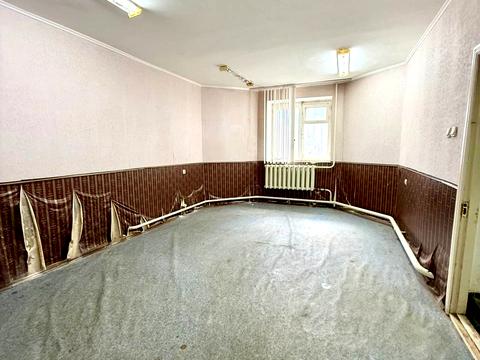 комерційна за адресою Леваневців вул., 10