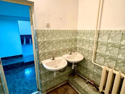 комерційна за адресою Леваневців вул., 10