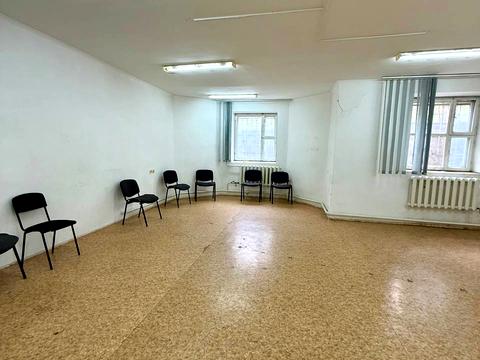 комерційна за адресою Леваневців вул., 10