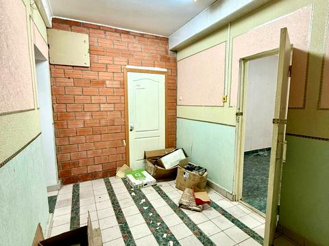 комерційна за адресою Леваневців вул., 10