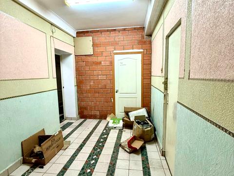 комерційна за адресою Леваневців вул., 10