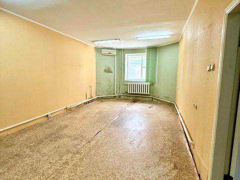 комерційна за адресою Леваневців вул., 10
