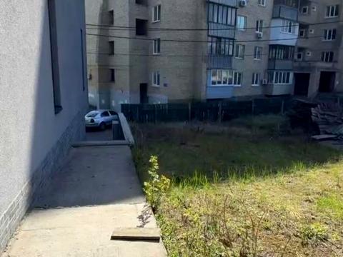 комерційна за адресою Валерія Лобановського просп. (Червонозоряний), 96