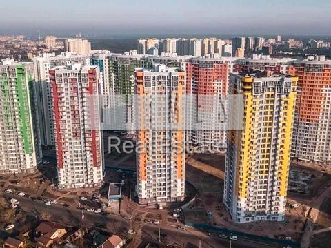комерційна за адресою Каховська вул., 60