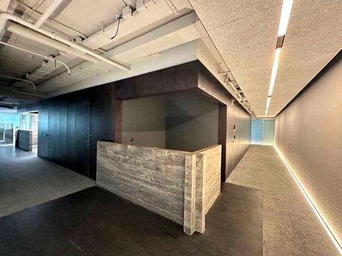 комерційна за адресою Володимирська вул., 12