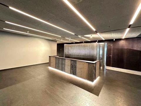 комерційна за адресою Володимирська вул., 12