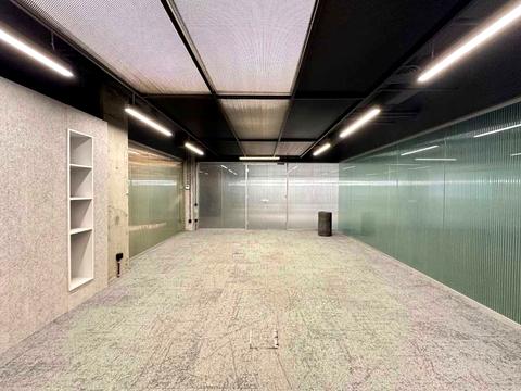 комерційна за адресою Володимирська вул., 12