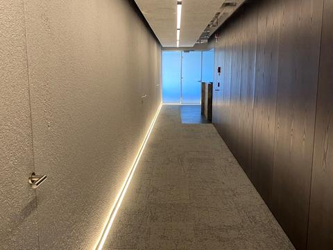 комерційна за адресою Володимирська вул., 12