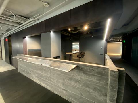 комерційна за адресою Володимирська вул., 12