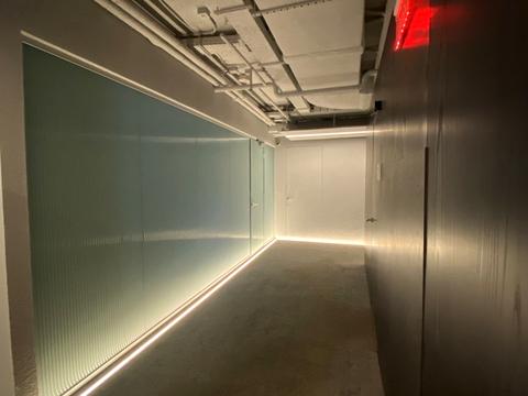 комерційна за адресою Володимирська вул., 12