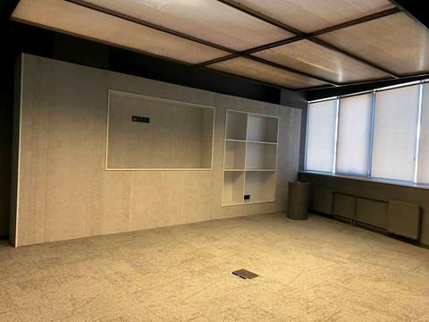 комерційна за адресою Володимирська вул., 12