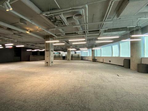 комерційна за адресою Володимирська вул., 12