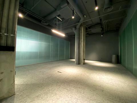 комерційна за адресою Володимирська вул., 12