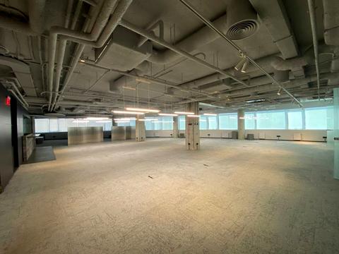 комерційна за адресою Володимирська вул., 12