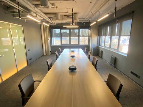 комерційна за адресою Володимирська вул., 12