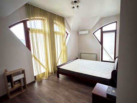 будинок за адресою Золотиста вул.