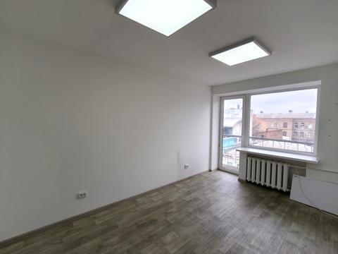 комерційна за адресою Королеви Єлизавети ІІ вул. (Глинки), 15-А