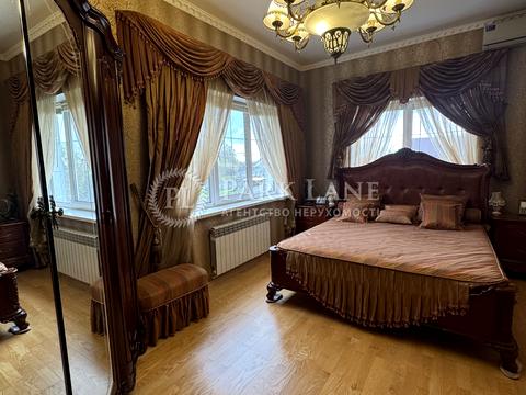 дом по адресу Достоинства ул. (Жертв Революції)