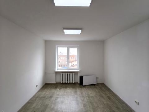 комерційна за адресою Королеви Єлизавети ІІ вул. (Глинки), 15-А