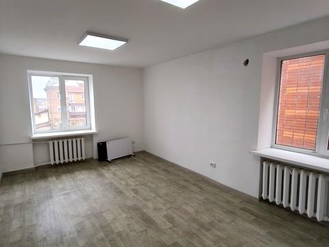 комерційна за адресою Королеви Єлизавети ІІ вул. (Глинки), 15-А